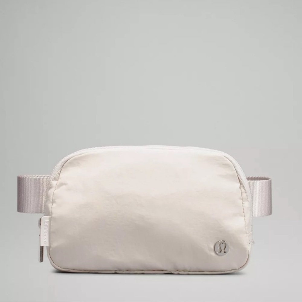 NWT LULULEMON BELT BAG WHITE OPAL